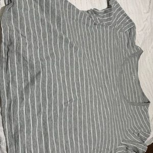 GAP light gray and white tee
